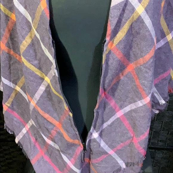 Plaid Zip up Ruana - Picture 3 of 8